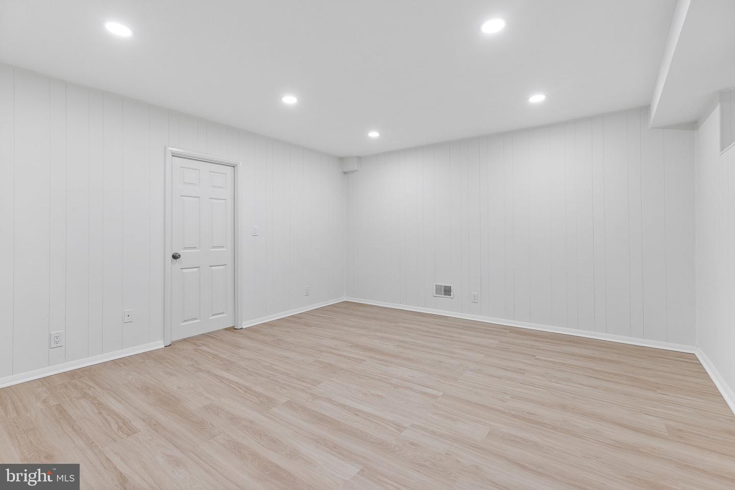 2865 S ABINGDON ST, ARLINGTON, Virginia 22206, 3 Bedrooms Bedrooms, ,2 BathroomsBathrooms,Residential,For sale,2865 S ABINGDON ST,VAAR2056146 MLS # VAAR2056146
