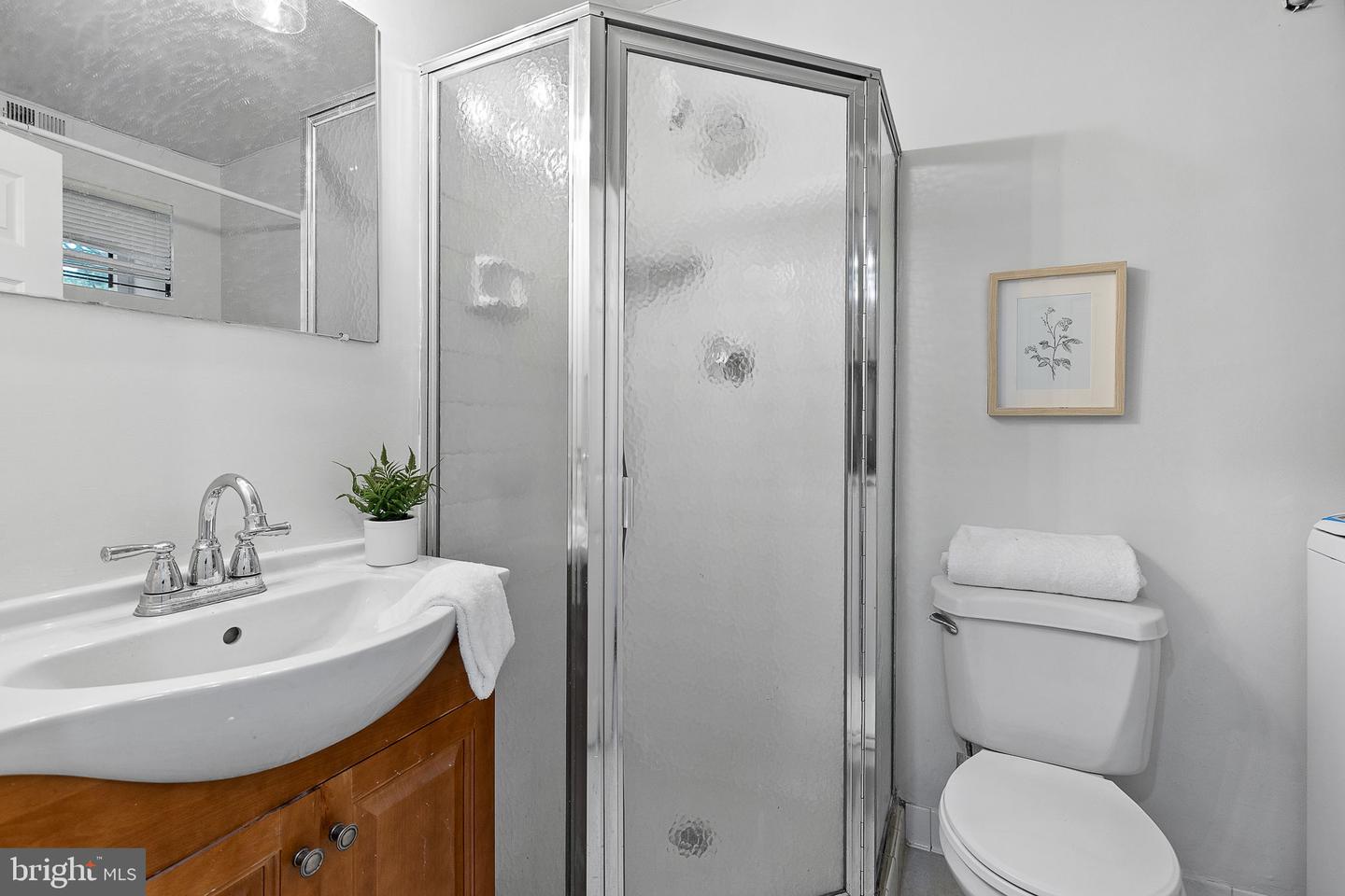 2865 S ABINGDON ST, ARLINGTON, Virginia 22206, 3 Bedrooms Bedrooms, ,2 BathroomsBathrooms,Residential,For sale,2865 S ABINGDON ST,VAAR2056146 MLS # VAAR2056146