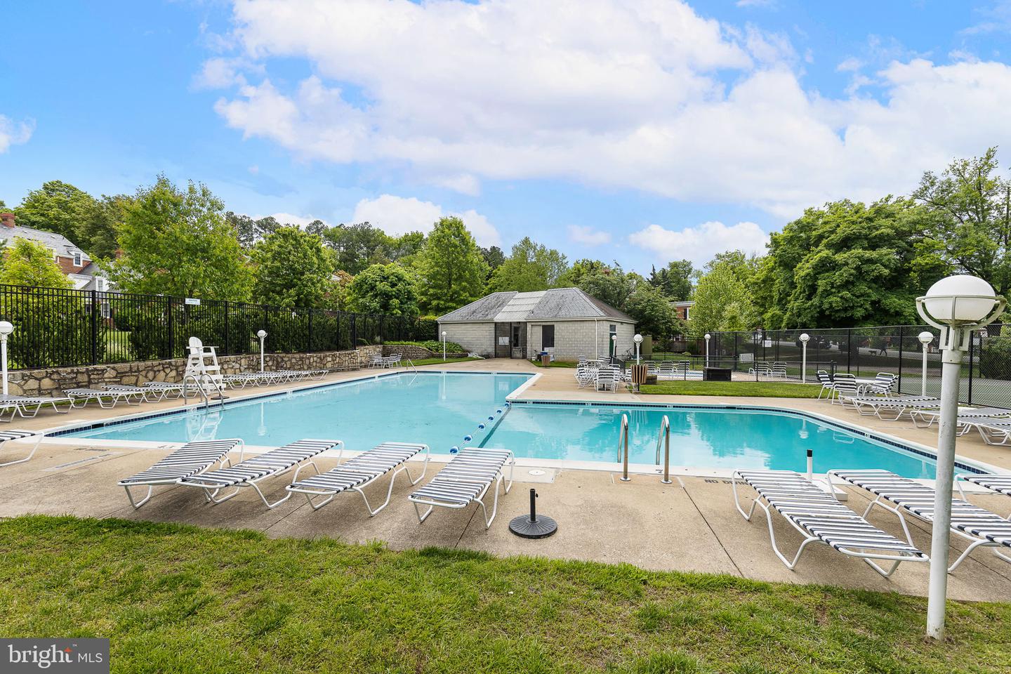 2865 S ABINGDON ST, ARLINGTON, Virginia 22206, 3 Bedrooms Bedrooms, ,2 BathroomsBathrooms,Residential,For sale,2865 S ABINGDON ST,VAAR2056146 MLS # VAAR2056146