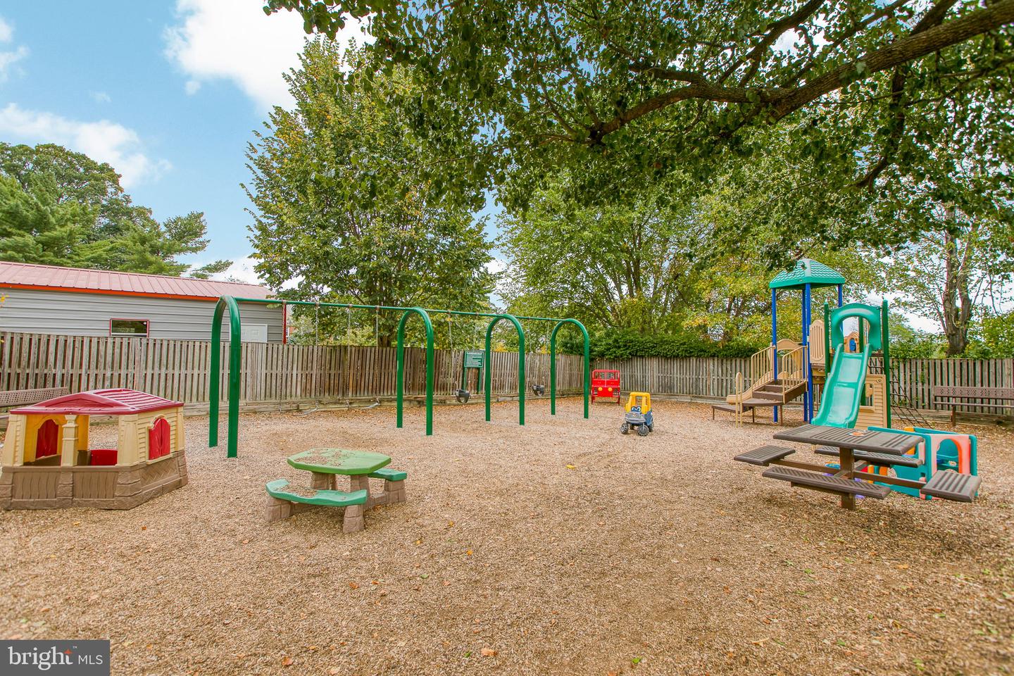 2865 S ABINGDON ST, ARLINGTON, Virginia 22206, 3 Bedrooms Bedrooms, ,2 BathroomsBathrooms,Residential,For sale,2865 S ABINGDON ST,VAAR2056146 MLS # VAAR2056146