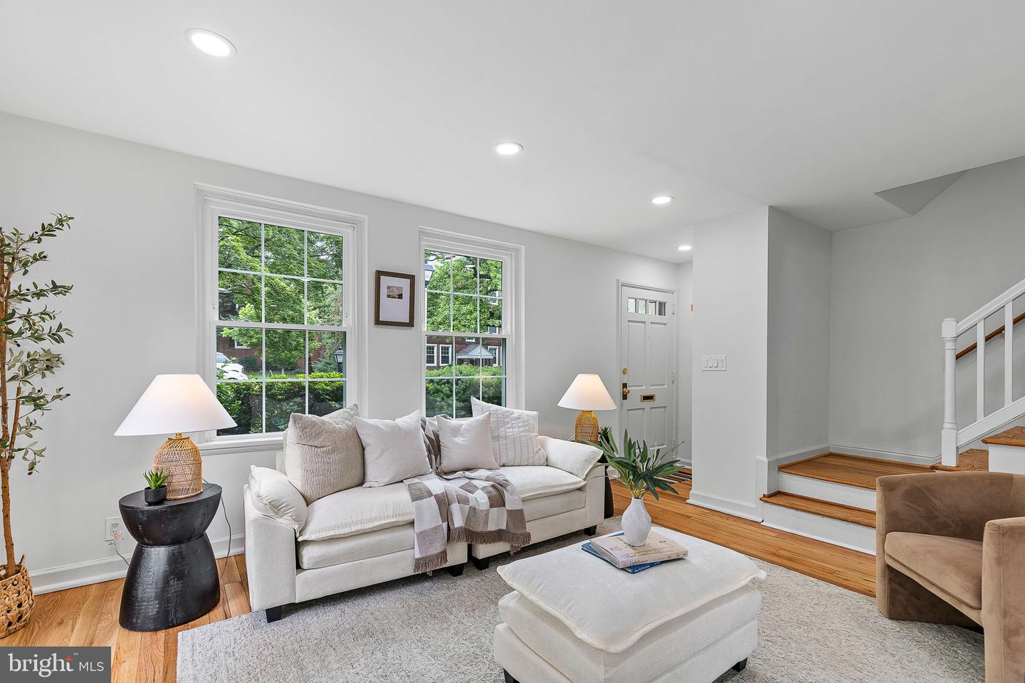 2865 S ABINGDON ST, ARLINGTON, Virginia 22206, 3 Bedrooms Bedrooms, ,2 BathroomsBathrooms,Residential,For sale,2865 S ABINGDON ST,VAAR2056146 MLS # VAAR2056146