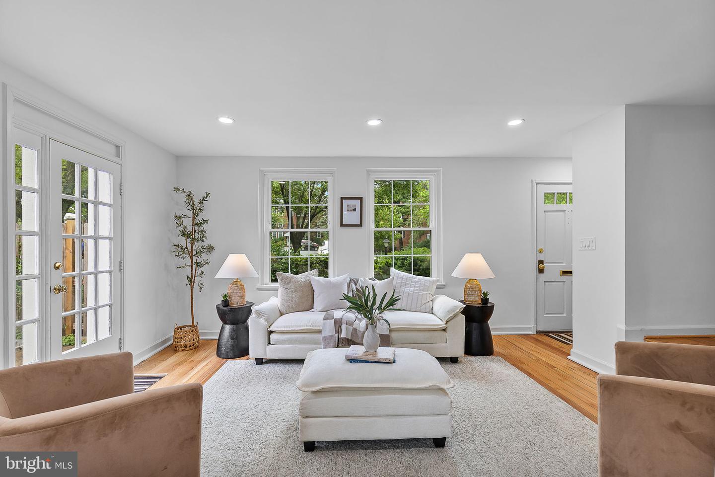 2865 S ABINGDON ST, ARLINGTON, Virginia 22206, 3 Bedrooms Bedrooms, ,2 BathroomsBathrooms,Residential,For sale,2865 S ABINGDON ST,VAAR2056146 MLS # VAAR2056146