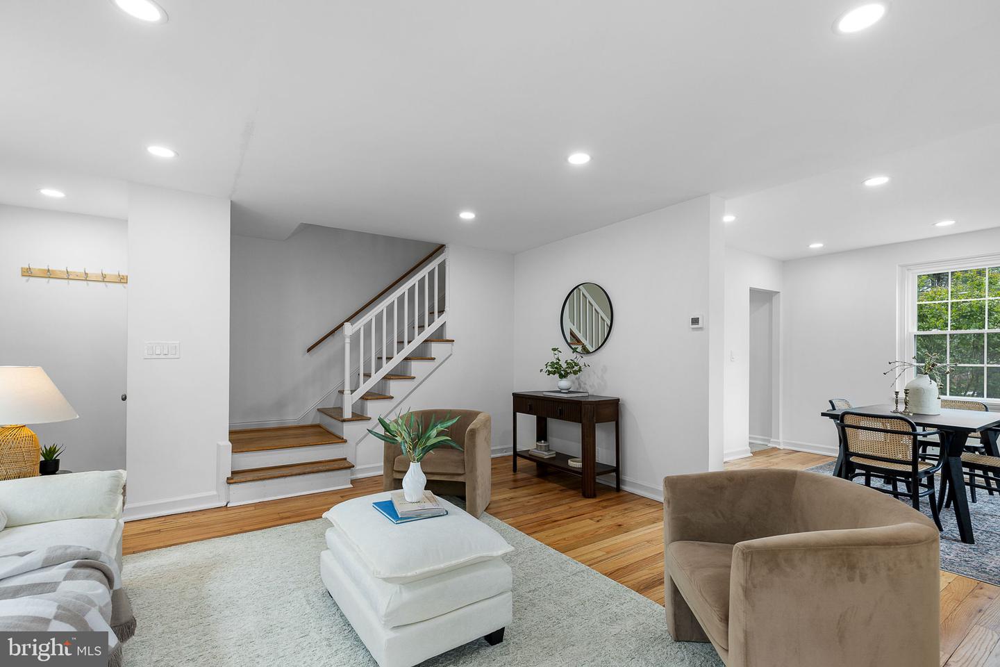 2865 S ABINGDON ST, ARLINGTON, Virginia 22206, 3 Bedrooms Bedrooms, ,2 BathroomsBathrooms,Residential,For sale,2865 S ABINGDON ST,VAAR2056146 MLS # VAAR2056146