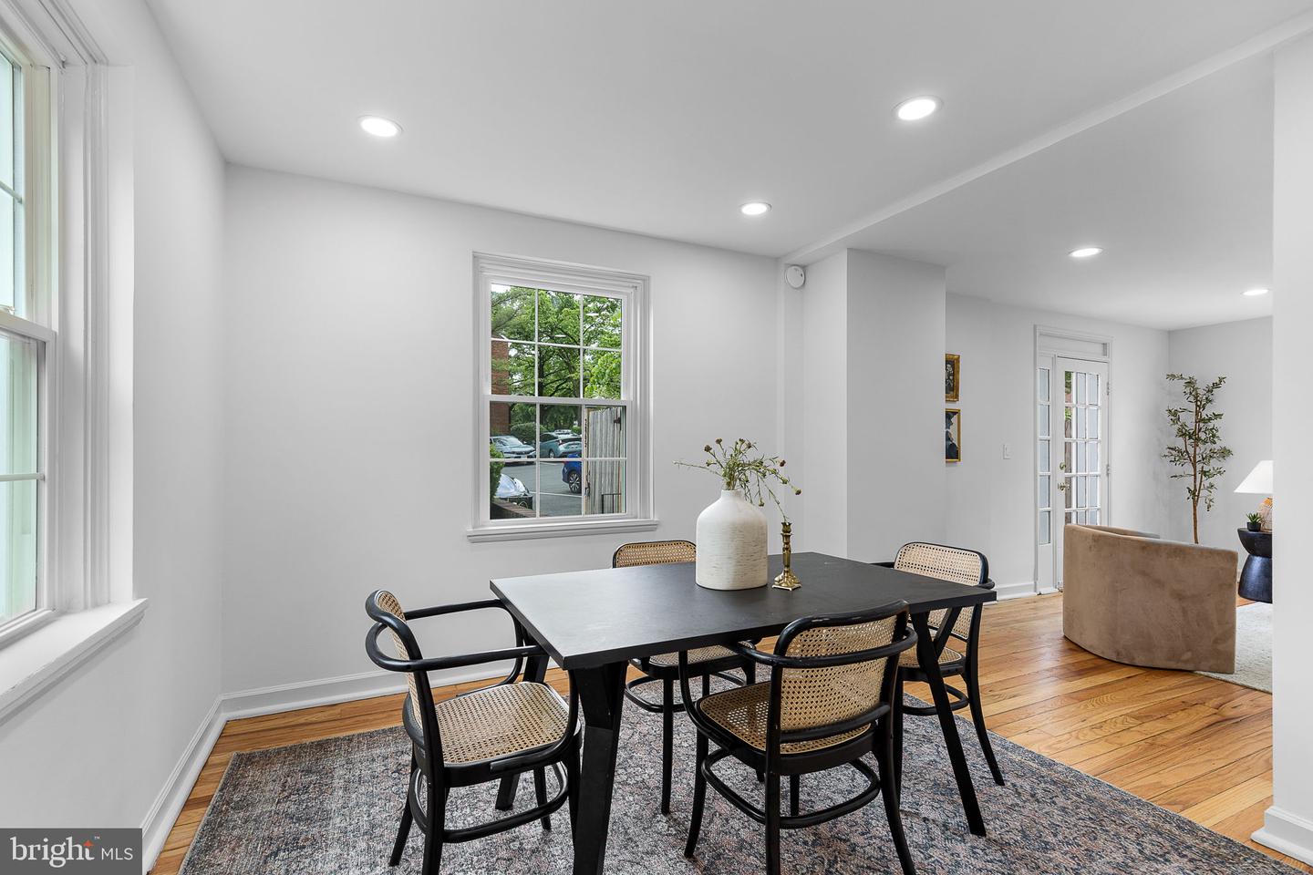 2865 S ABINGDON ST, ARLINGTON, Virginia 22206, 3 Bedrooms Bedrooms, ,2 BathroomsBathrooms,Residential,For sale,2865 S ABINGDON ST,VAAR2056146 MLS # VAAR2056146