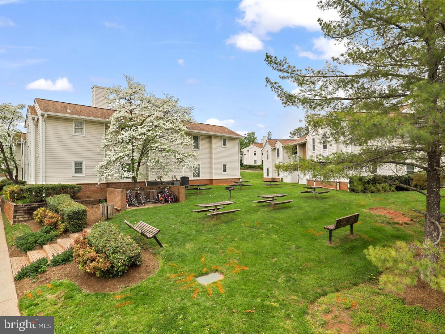110 WESTWICK CT #7, STERLING, Virginia 20165, 2 Bedrooms Bedrooms, ,2 BathroomsBathrooms,Residential,For sale,110 WESTWICK CT #7,VALO2094922 MLS # VALO2094922