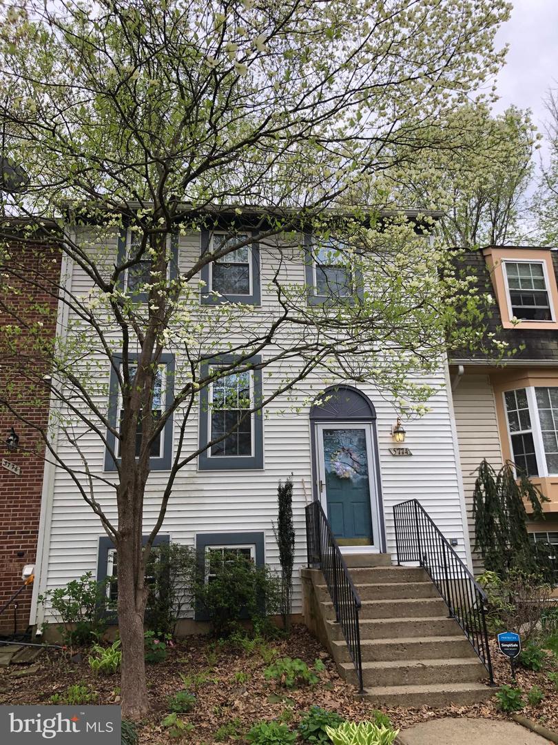 5774 WALNUT WOOD LN, BURKE, Virginia 22015, 3 Bedrooms Bedrooms, 7 Rooms Rooms,2 BathroomsBathrooms,Residential,For sale,5774 WALNUT WOOD LN,VAFX2237730 MLS # VAFX2237730