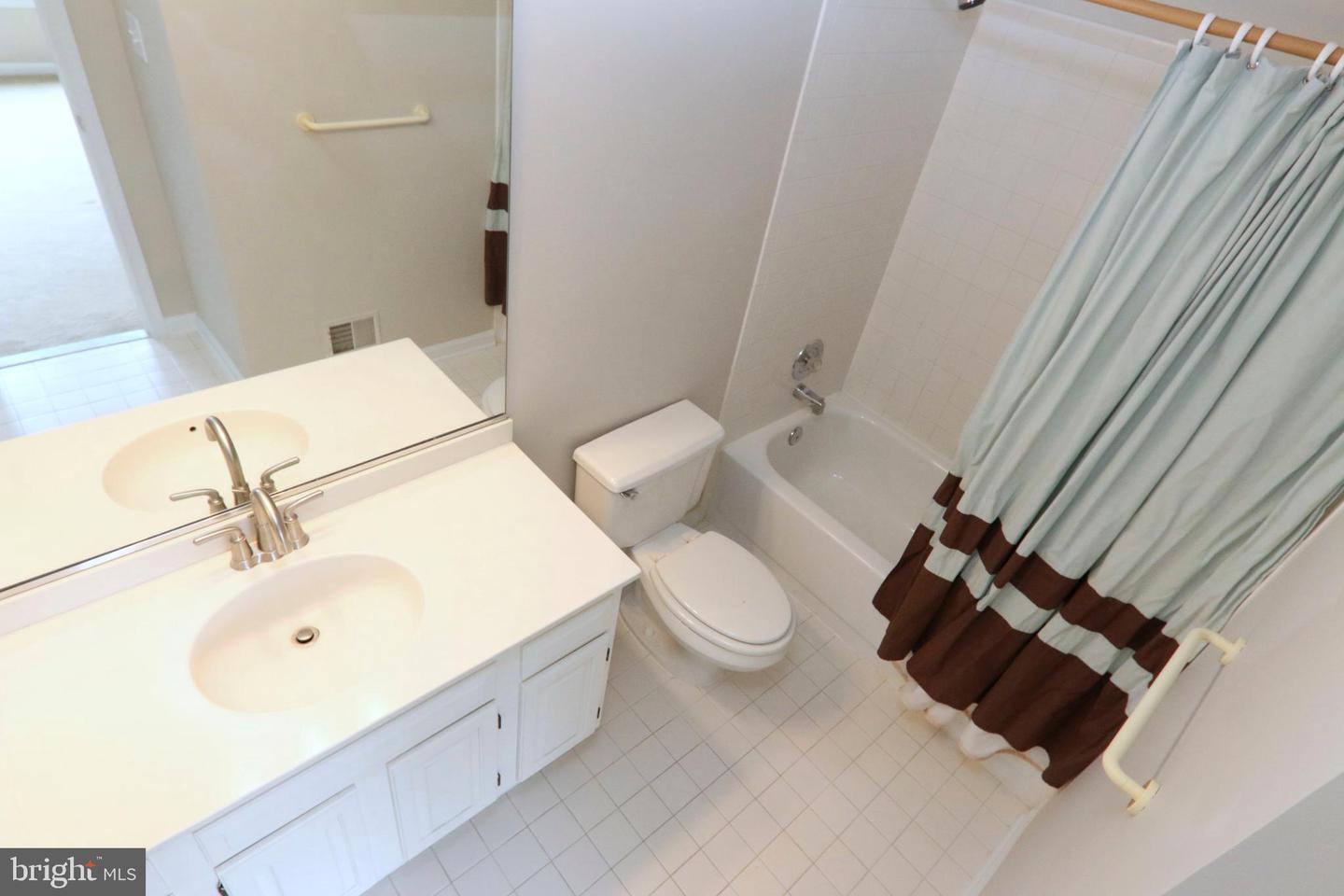 9724 MIDDLETON RIDGE RD, VIENNA, Virginia 22182, 5 Bedrooms Bedrooms, ,4 BathroomsBathrooms,Residential,For sale,9724 MIDDLETON RIDGE RD,VAFX2237948 MLS # VAFX2237948