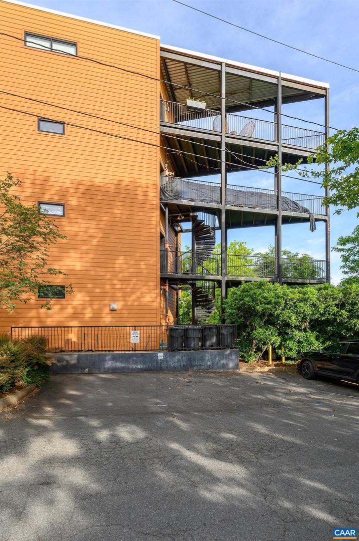 211 CREAM ST #202, CHARLOTTESVILLE, Virginia 22903, 2 Bedrooms Bedrooms, ,2 BathroomsBathrooms,Residential,For sale,211 CREAM ST #202,663984 MLS # 663984