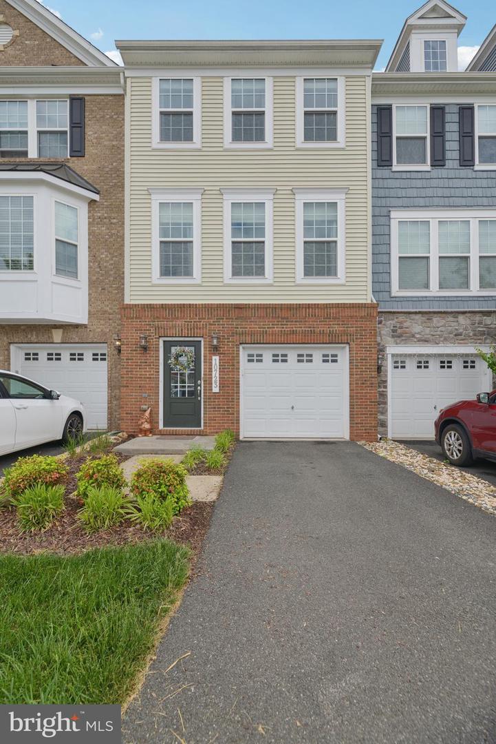 10723 CALEDONIA MEADOW DR, MANASSAS, Virginia 20112, 2 Bedrooms Bedrooms, ,2 BathroomsBathrooms,Residential,For sale,10723 CALEDONIA MEADOW DR,VAPW2093836 MLS # VAPW2093836