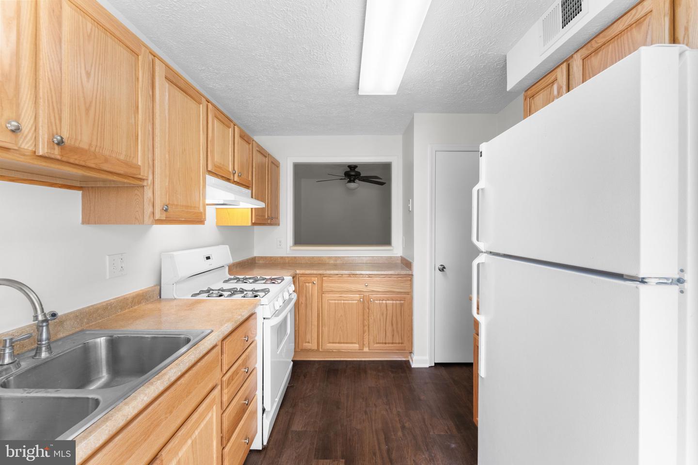10013 OAKTON TERRACE RD, OAKTON, Virginia 22124, 2 Bedrooms Bedrooms, ,1 BathroomBathrooms,Residential,For sale,10013 OAKTON TERRACE RD,VAFX2238122 MLS # VAFX2238122
