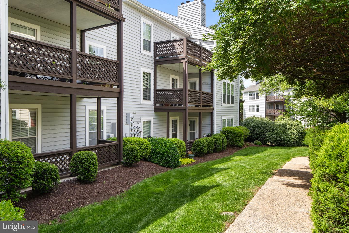 10013 OAKTON TERRACE RD, OAKTON, Virginia 22124, 2 Bedrooms Bedrooms, ,1 BathroomBathrooms,Residential,For sale,10013 OAKTON TERRACE RD,VAFX2238122 MLS # VAFX2238122