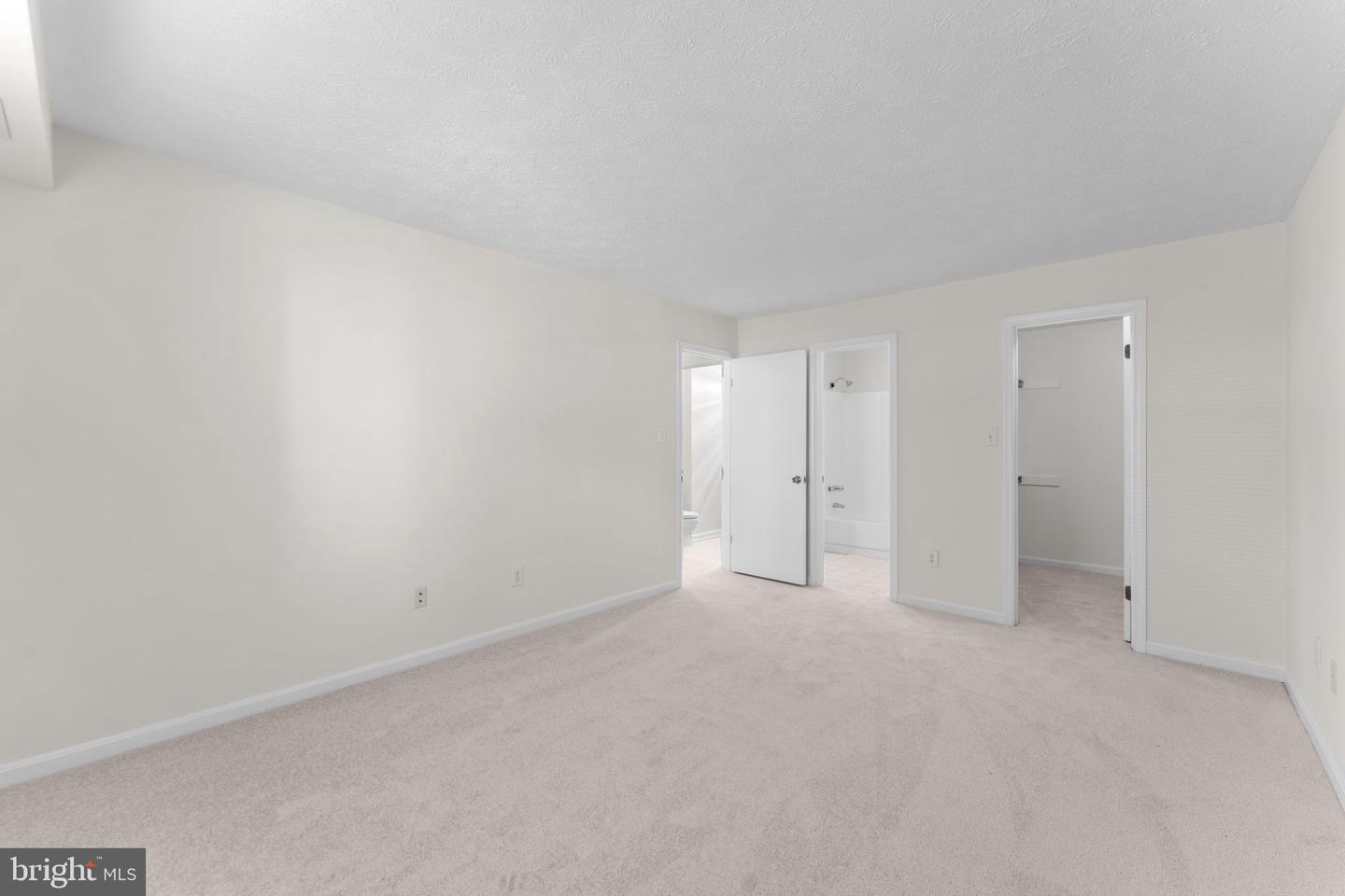 10013 OAKTON TERRACE RD, OAKTON, Virginia 22124, 2 Bedrooms Bedrooms, ,1 BathroomBathrooms,Residential,For sale,10013 OAKTON TERRACE RD,VAFX2238122 MLS # VAFX2238122