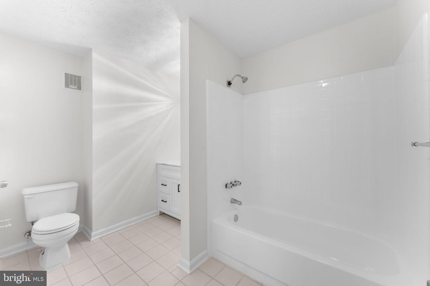 10013 OAKTON TERRACE RD, OAKTON, Virginia 22124, 2 Bedrooms Bedrooms, ,1 BathroomBathrooms,Residential,For sale,10013 OAKTON TERRACE RD,VAFX2238122 MLS # VAFX2238122
