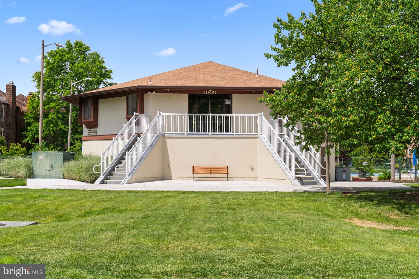 10013 OAKTON TERRACE RD, OAKTON, Virginia 22124, 2 Bedrooms Bedrooms, ,1 BathroomBathrooms,Residential,For sale,10013 OAKTON TERRACE RD,VAFX2238122 MLS # VAFX2238122