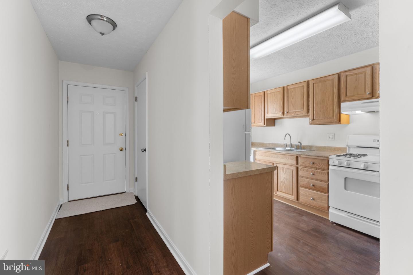 10013 OAKTON TERRACE RD, OAKTON, Virginia 22124, 2 Bedrooms Bedrooms, ,1 BathroomBathrooms,Residential,For sale,10013 OAKTON TERRACE RD,VAFX2238122 MLS # VAFX2238122