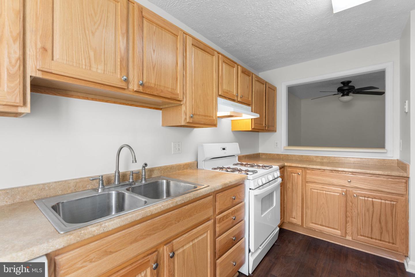 10013 OAKTON TERRACE RD, OAKTON, Virginia 22124, 2 Bedrooms Bedrooms, ,1 BathroomBathrooms,Residential,For sale,10013 OAKTON TERRACE RD,VAFX2238122 MLS # VAFX2238122
