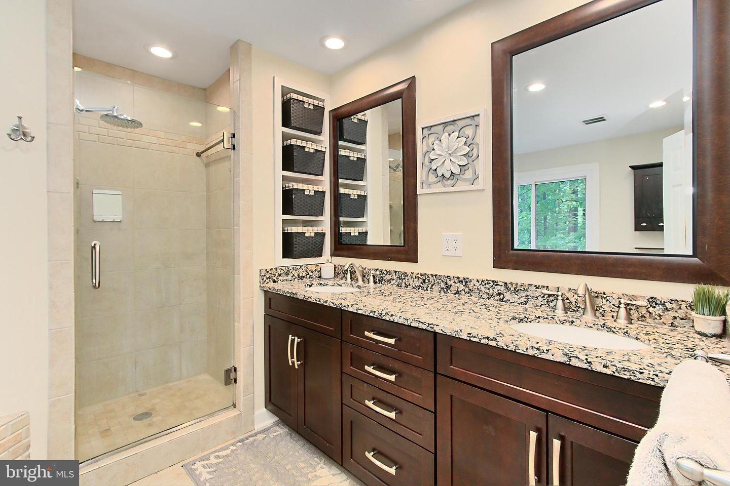 5839 WINDSOR RETREAT, WARRENTON, Virginia 20187, 5 Bedrooms Bedrooms, ,4 BathroomsBathrooms,Residential,For sale,5839 WINDSOR RETREAT,VAFQ2016482 MLS # VAFQ2016482