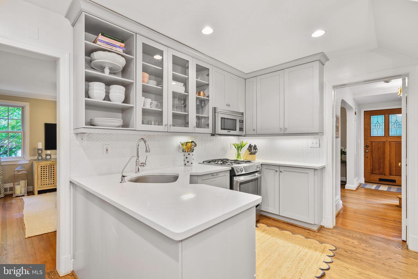 5442 BROAD BRANCH RD NW, WASHINGTON, District Of Columbia 20015, 5 Bedrooms Bedrooms, ,3 BathroomsBathrooms,Residential,For sale,5442 BROAD BRANCH RD NW,DCDC2198776 MLS # DCDC2198776