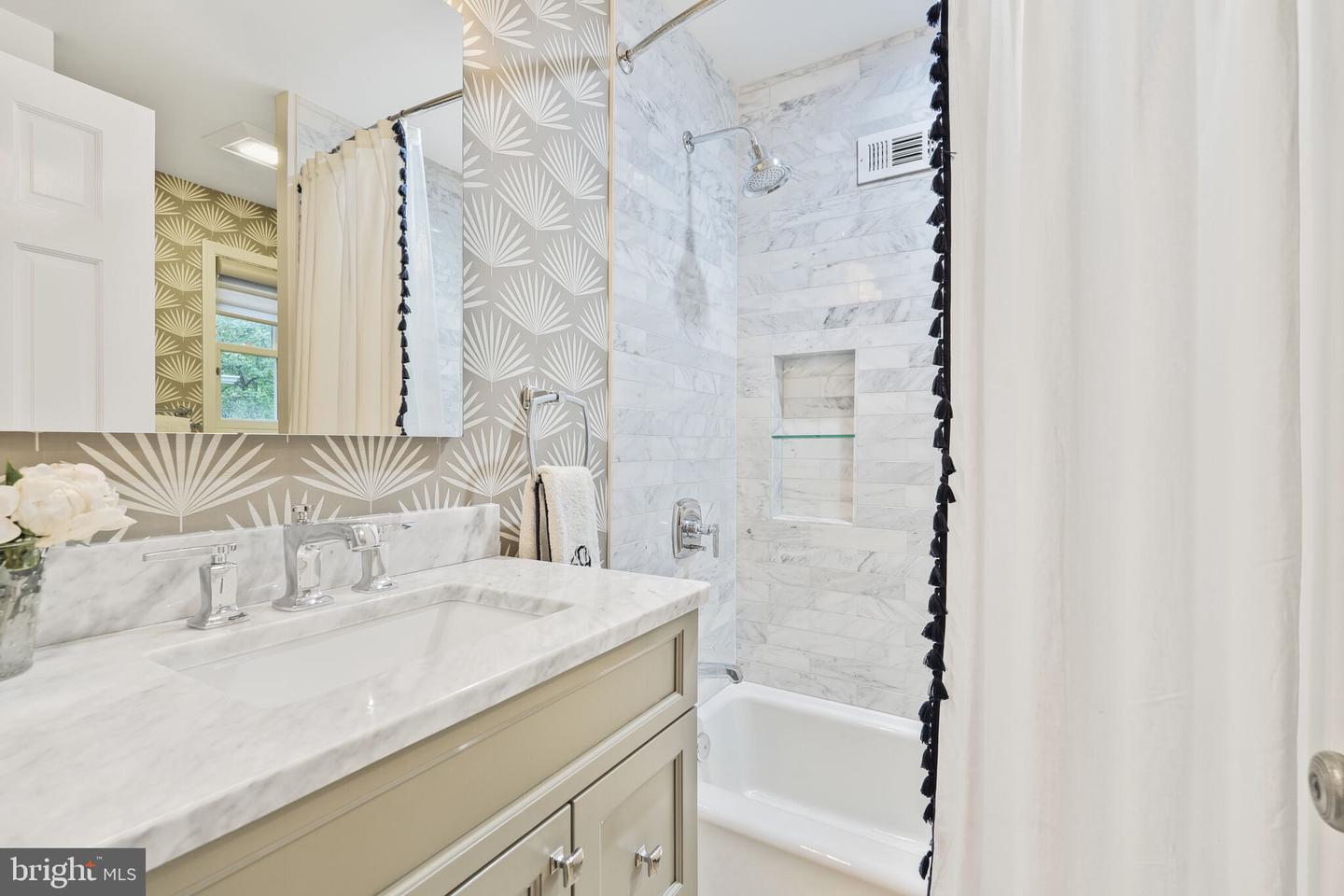 5442 BROAD BRANCH RD NW, WASHINGTON, District Of Columbia 20015, 5 Bedrooms Bedrooms, ,3 BathroomsBathrooms,Residential,For sale,5442 BROAD BRANCH RD NW,DCDC2198776 MLS # DCDC2198776