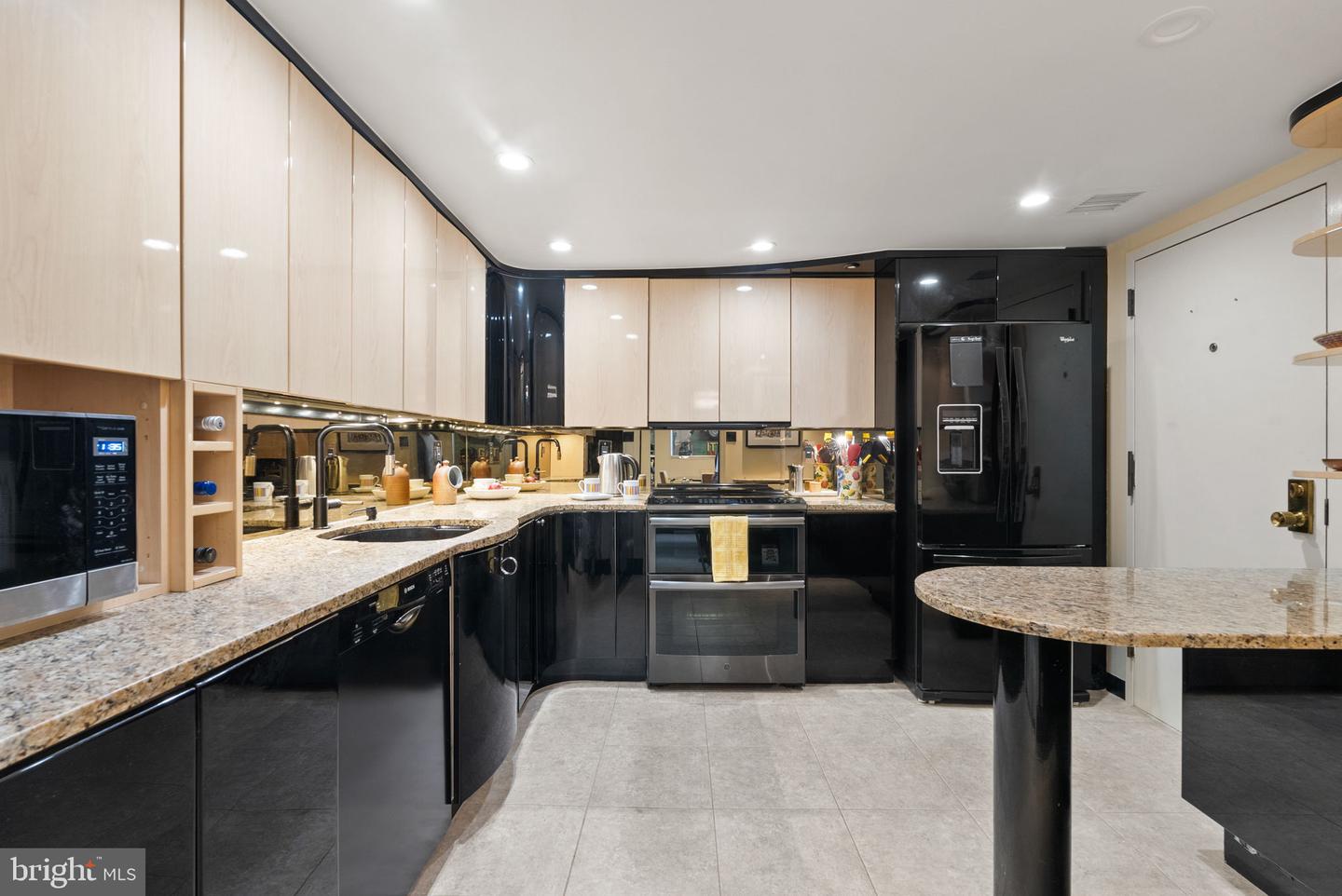 1101 S ARLINGTON RIDGE RD #1107, ARLINGTON, Virginia 22202, 2 Bedrooms Bedrooms, 8 Rooms Rooms,2 BathroomsBathrooms,Residential,For sale,1101 S ARLINGTON RIDGE RD #1107,VAAR2056950 MLS # VAAR2056950