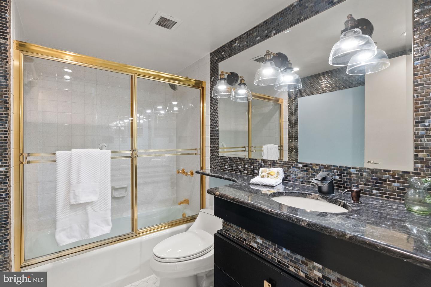 1101 S ARLINGTON RIDGE RD #1107, ARLINGTON, Virginia 22202, 2 Bedrooms Bedrooms, 8 Rooms Rooms,2 BathroomsBathrooms,Residential,For sale,1101 S ARLINGTON RIDGE RD #1107,VAAR2056950 MLS # VAAR2056950