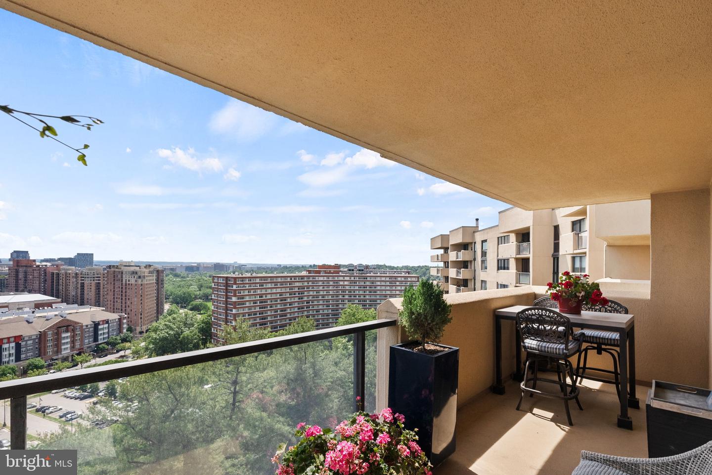 1101 S ARLINGTON RIDGE RD #1107, ARLINGTON, Virginia 22202, 2 Bedrooms Bedrooms, 8 Rooms Rooms,2 BathroomsBathrooms,Residential,For sale,1101 S ARLINGTON RIDGE RD #1107,VAAR2056950 MLS # VAAR2056950