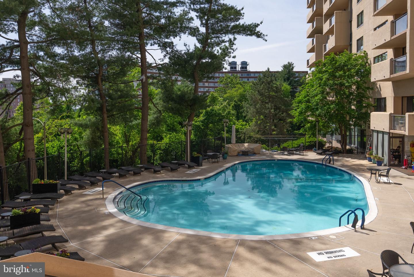 1101 S ARLINGTON RIDGE RD #1107, ARLINGTON, Virginia 22202, 2 Bedrooms Bedrooms, 8 Rooms Rooms,2 BathroomsBathrooms,Residential,For sale,1101 S ARLINGTON RIDGE RD #1107,VAAR2056950 MLS # VAAR2056950