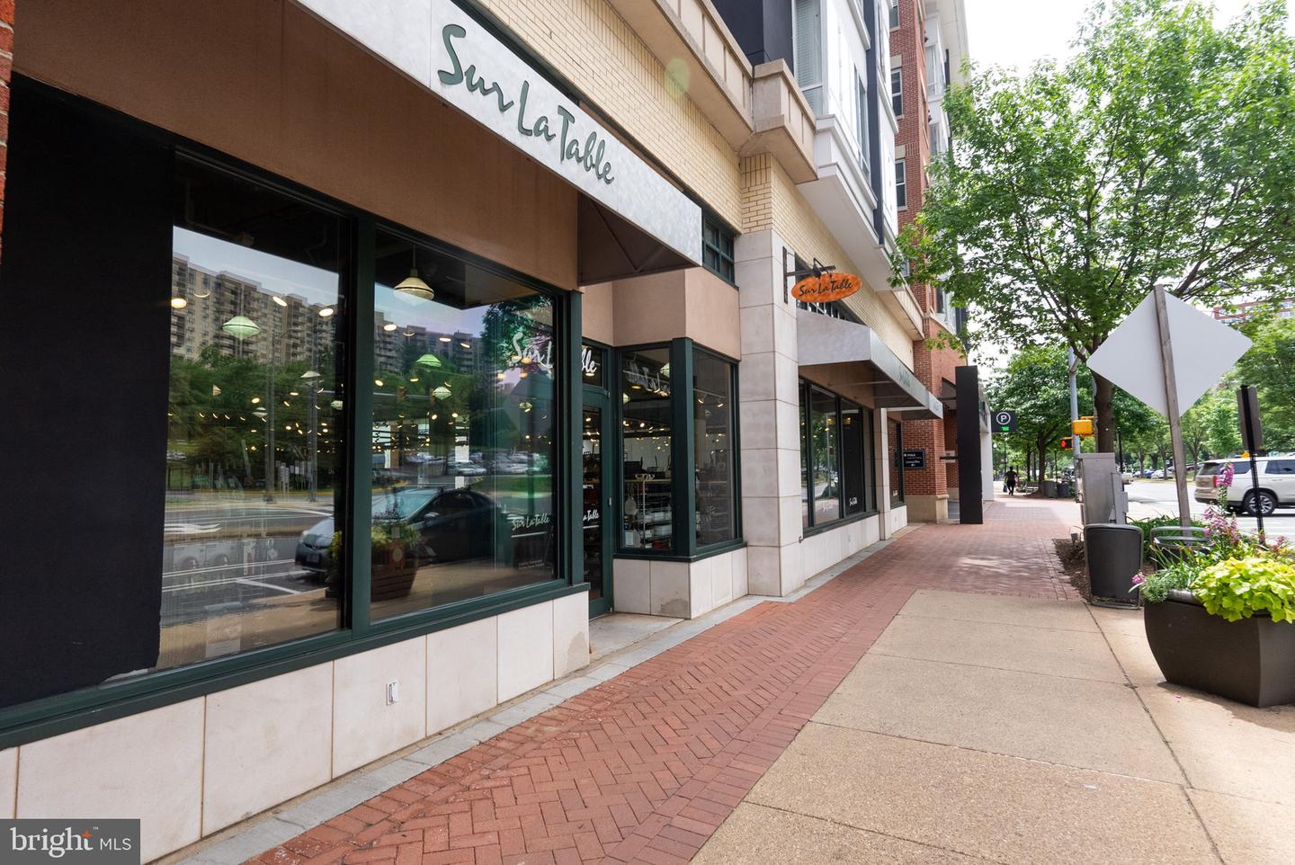 1101 S ARLINGTON RIDGE RD #1107, ARLINGTON, Virginia 22202, 2 Bedrooms Bedrooms, 8 Rooms Rooms,2 BathroomsBathrooms,Residential,For sale,1101 S ARLINGTON RIDGE RD #1107,VAAR2056950 MLS # VAAR2056950