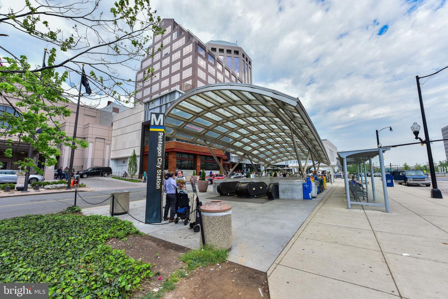 1101 S ARLINGTON RIDGE RD #1107, ARLINGTON, Virginia 22202, 2 Bedrooms Bedrooms, 8 Rooms Rooms,2 BathroomsBathrooms,Residential,For sale,1101 S ARLINGTON RIDGE RD #1107,VAAR2056950 MLS # VAAR2056950
