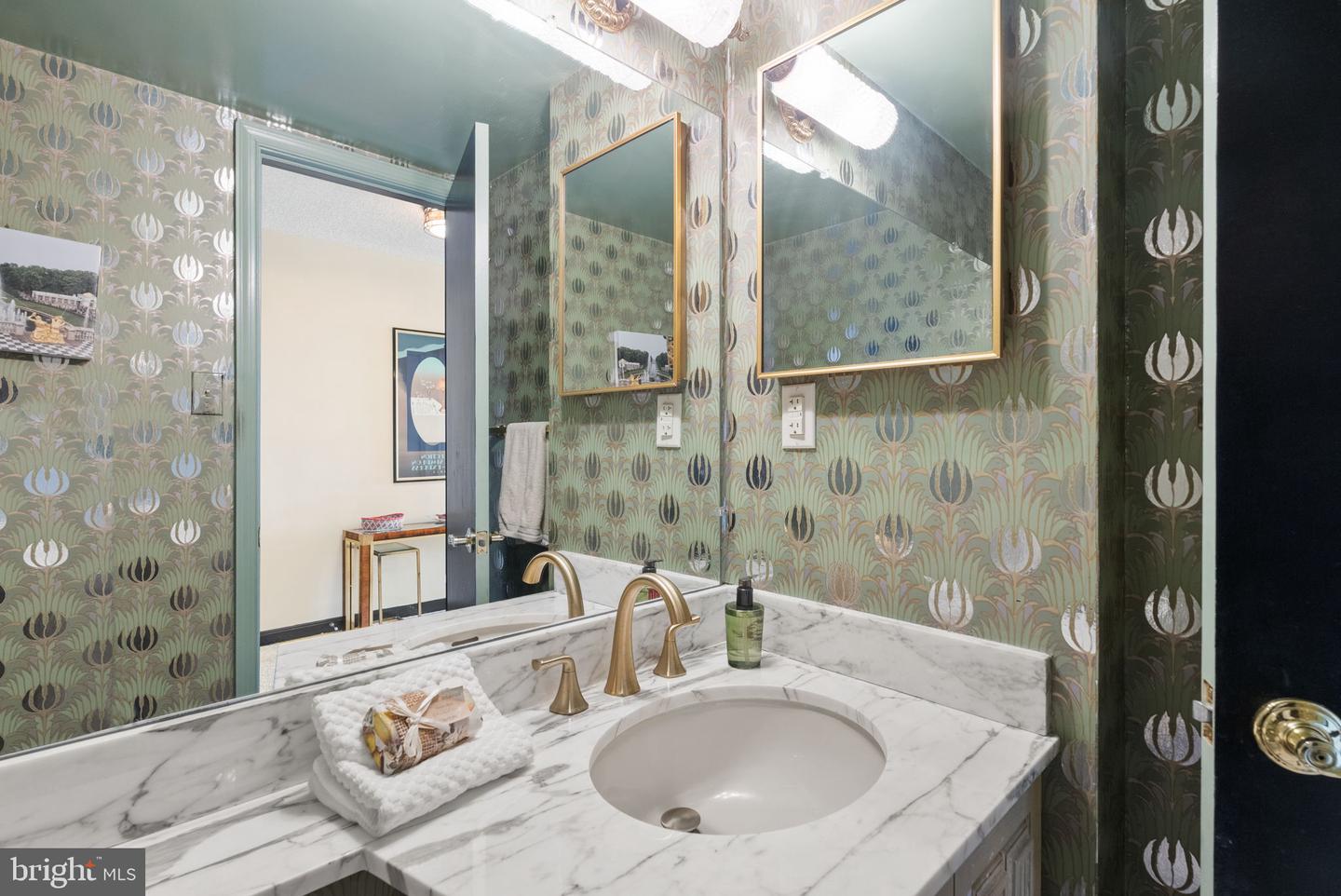 1101 S ARLINGTON RIDGE RD #1107, ARLINGTON, Virginia 22202, 2 Bedrooms Bedrooms, 8 Rooms Rooms,2 BathroomsBathrooms,Residential,For sale,1101 S ARLINGTON RIDGE RD #1107,VAAR2056950 MLS # VAAR2056950