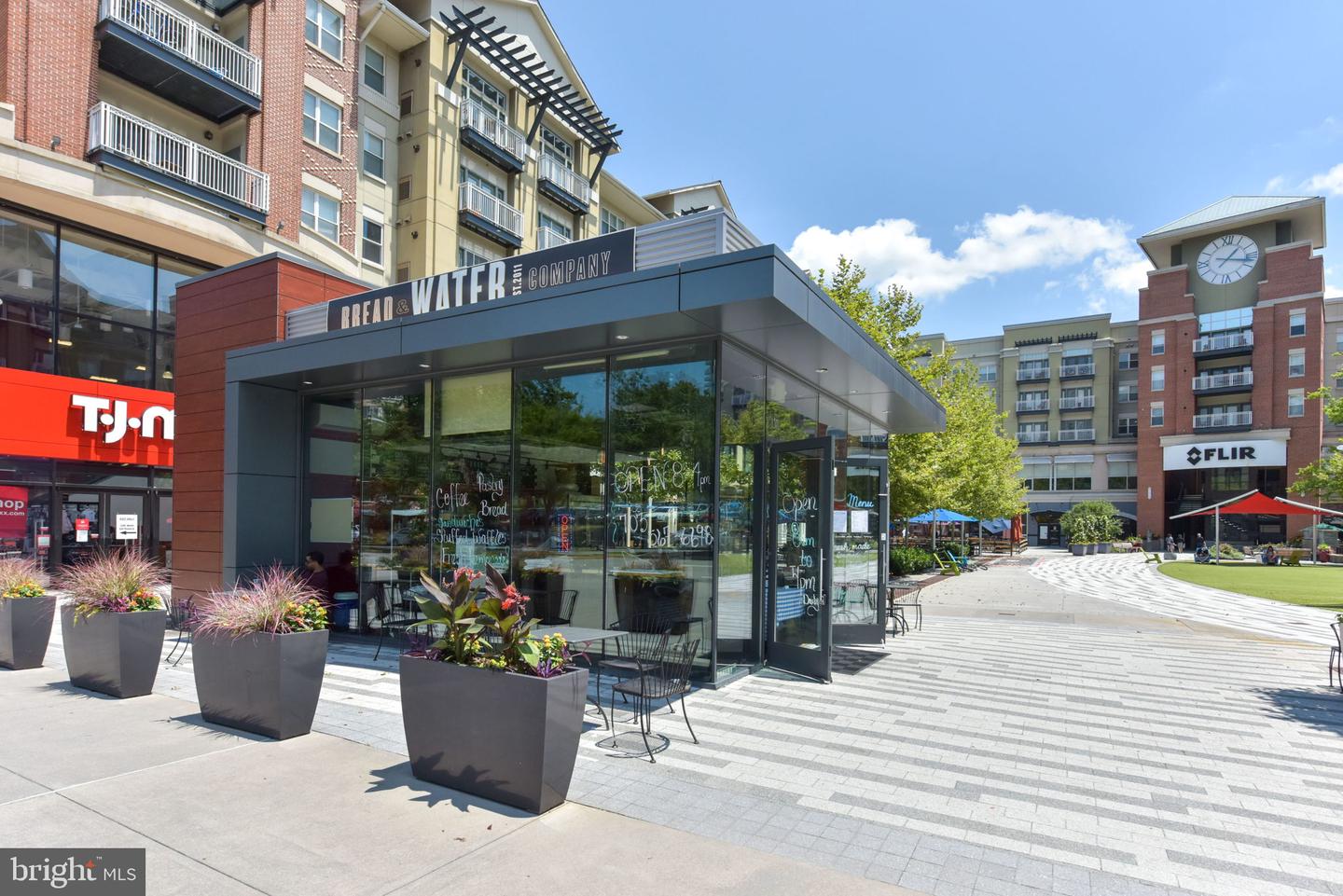 1101 S ARLINGTON RIDGE RD #1107, ARLINGTON, Virginia 22202, 2 Bedrooms Bedrooms, 8 Rooms Rooms,2 BathroomsBathrooms,Residential,For sale,1101 S ARLINGTON RIDGE RD #1107,VAAR2056950 MLS # VAAR2056950