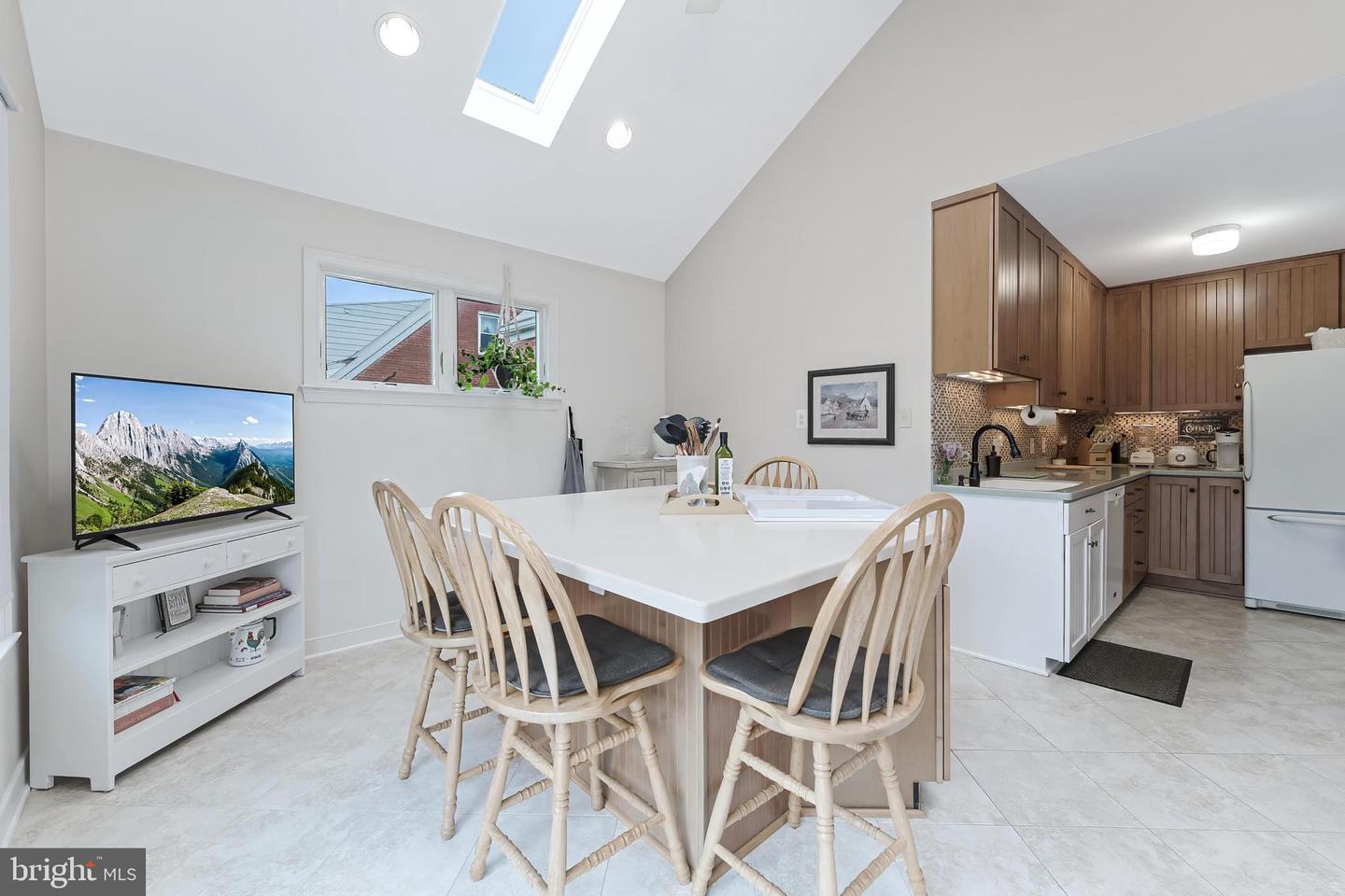 3012 LAWRENCE DR, FALLS CHURCH, Virginia 22042, 3 Bedrooms Bedrooms, ,2 BathroomsBathrooms,Residential,For sale,3012 LAWRENCE DR,VAFX2238402 MLS # VAFX2238402