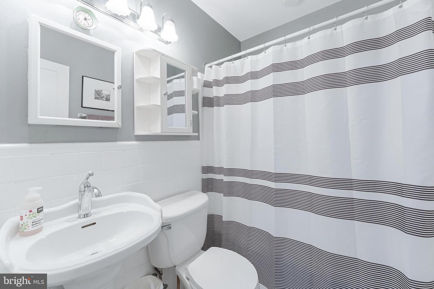 3012 LAWRENCE DR, FALLS CHURCH, Virginia 22042, 3 Bedrooms Bedrooms, ,2 BathroomsBathrooms,Residential,For sale,3012 LAWRENCE DR,VAFX2238402 MLS # VAFX2238402