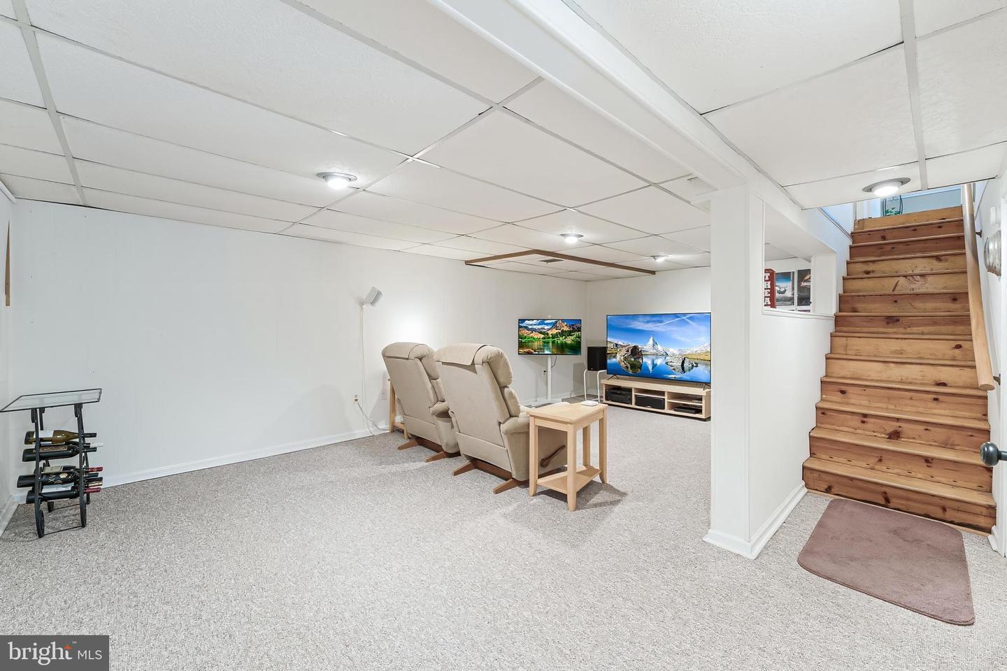 3012 LAWRENCE DR, FALLS CHURCH, Virginia 22042, 3 Bedrooms Bedrooms, ,2 BathroomsBathrooms,Residential,For sale,3012 LAWRENCE DR,VAFX2238402 MLS # VAFX2238402