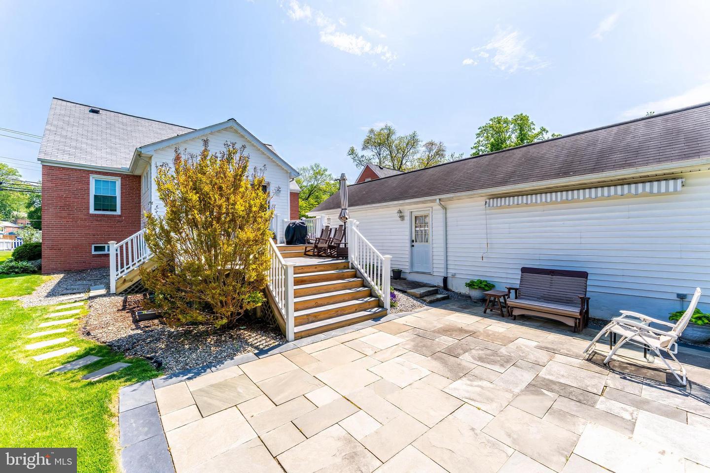 3012 LAWRENCE DR, FALLS CHURCH, Virginia 22042, 3 Bedrooms Bedrooms, ,2 BathroomsBathrooms,Residential,For sale,3012 LAWRENCE DR,VAFX2238402 MLS # VAFX2238402