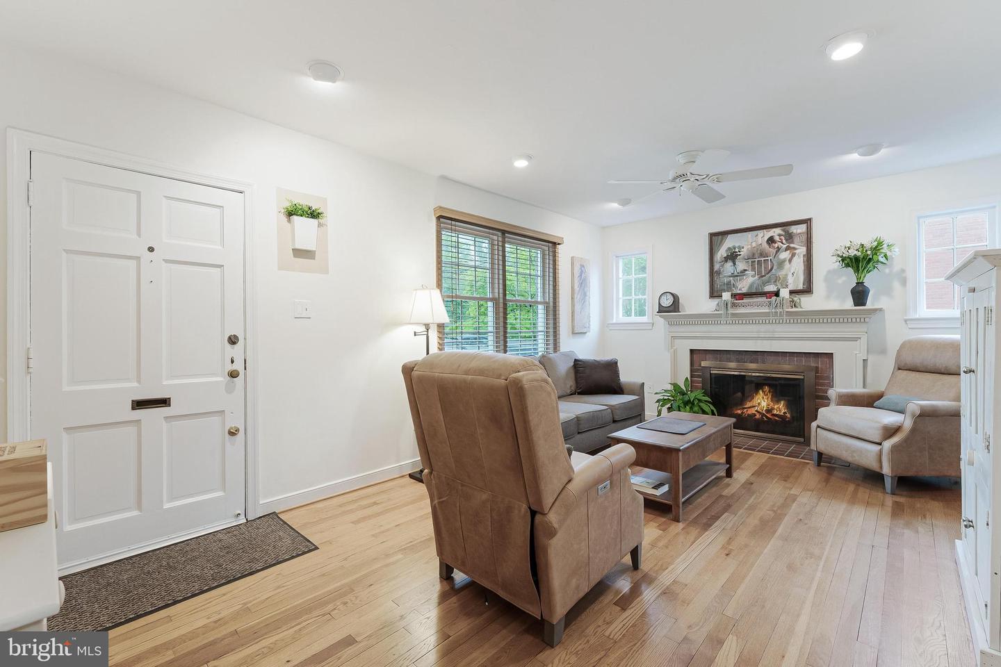 3012 LAWRENCE DR, FALLS CHURCH, Virginia 22042, 3 Bedrooms Bedrooms, ,2 BathroomsBathrooms,Residential,For sale,3012 LAWRENCE DR,VAFX2238402 MLS # VAFX2238402