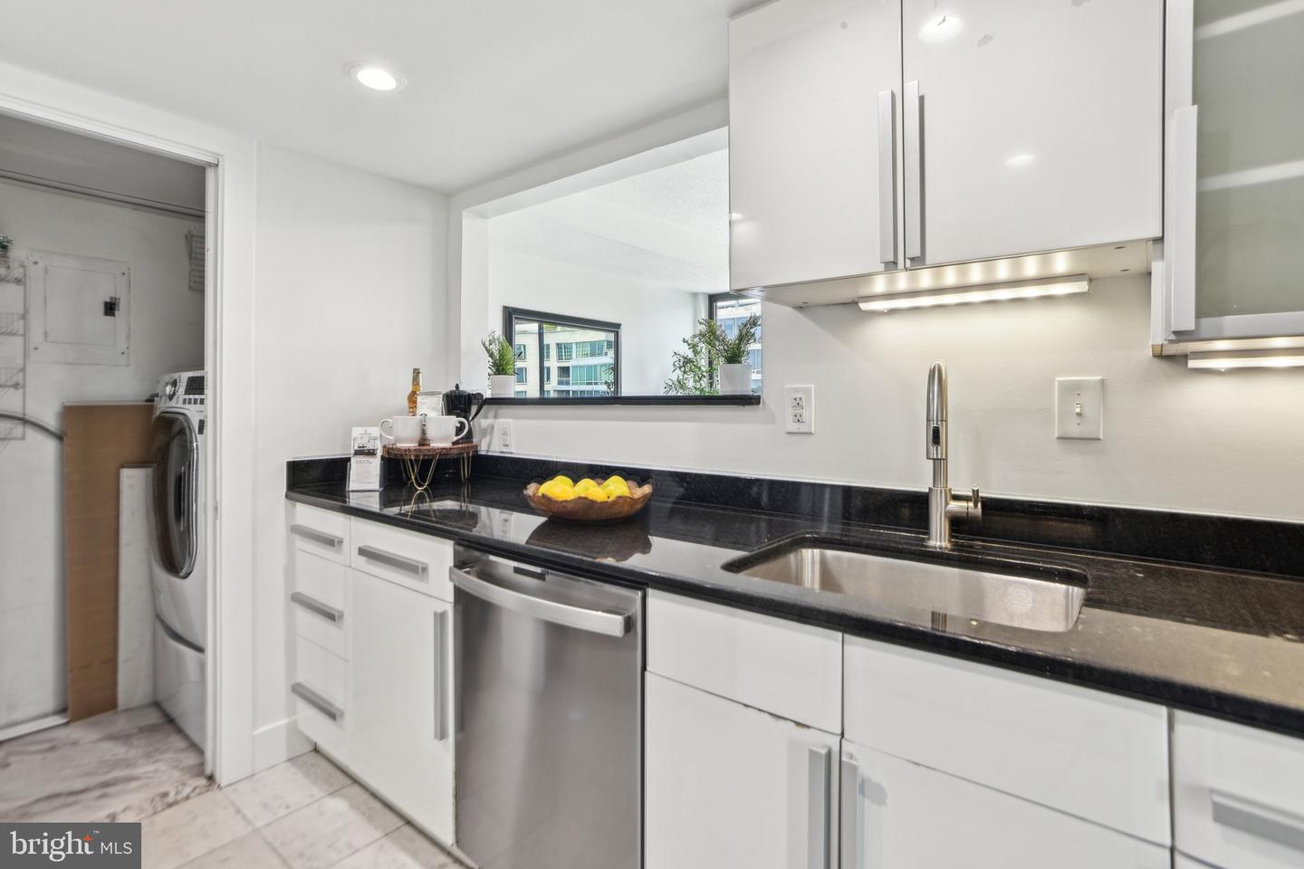 3 WASHINGTON CIR NW #904, WASHINGTON, District Of Columbia 20037, 1 Bedroom Bedrooms, ,1 BathroomBathrooms,Residential,For sale,3 WASHINGTON CIR NW #904,DCDC2198818 MLS # DCDC2198818