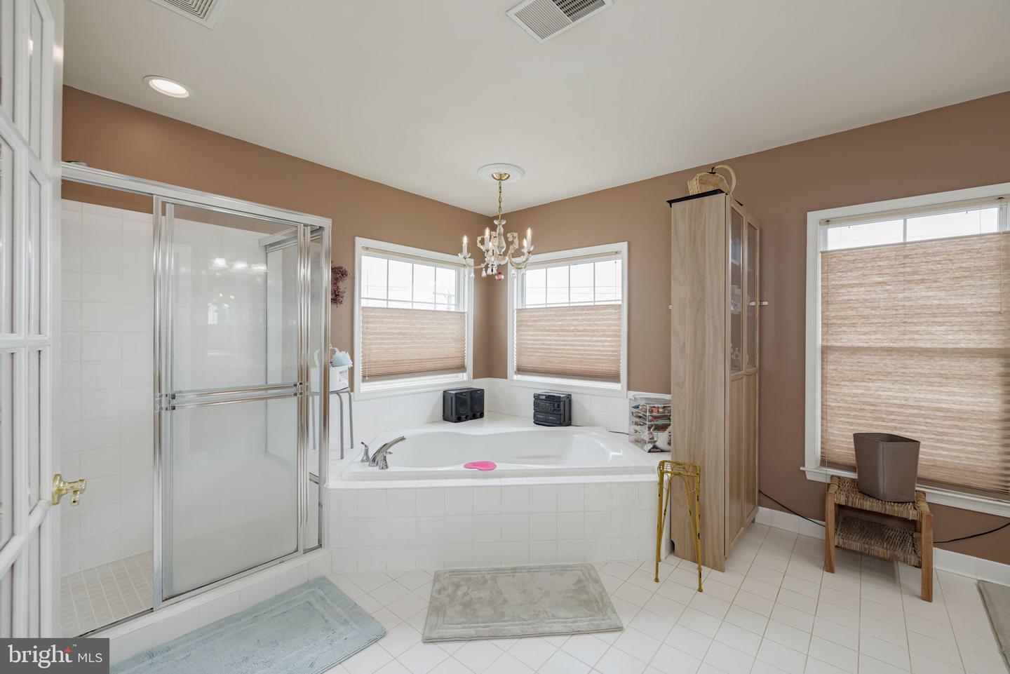 5620 TOWER HILL CIR, ALEXANDRIA, Virginia 22315, 5 Bedrooms Bedrooms, ,3 BathroomsBathrooms,Residential,For sale,5620 TOWER HILL CIR,VAFX2238460 MLS # VAFX2238460