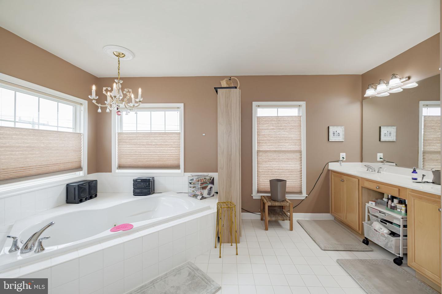 5620 TOWER HILL CIR, ALEXANDRIA, Virginia 22315, 5 Bedrooms Bedrooms, ,3 BathroomsBathrooms,Residential,For sale,5620 TOWER HILL CIR,VAFX2238460 MLS # VAFX2238460