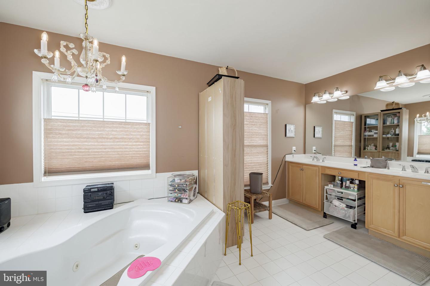 5620 TOWER HILL CIR, ALEXANDRIA, Virginia 22315, 5 Bedrooms Bedrooms, ,3 BathroomsBathrooms,Residential,For sale,5620 TOWER HILL CIR,VAFX2238460 MLS # VAFX2238460