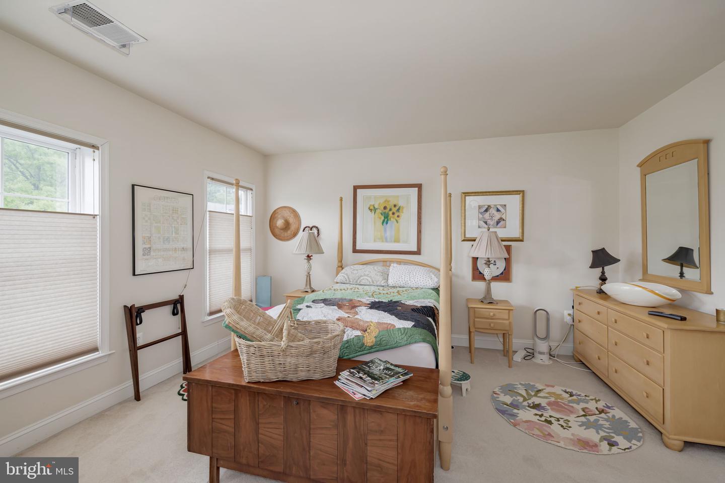 5620 TOWER HILL CIR, ALEXANDRIA, Virginia 22315, 5 Bedrooms Bedrooms, ,3 BathroomsBathrooms,Residential,For sale,5620 TOWER HILL CIR,VAFX2238460 MLS # VAFX2238460