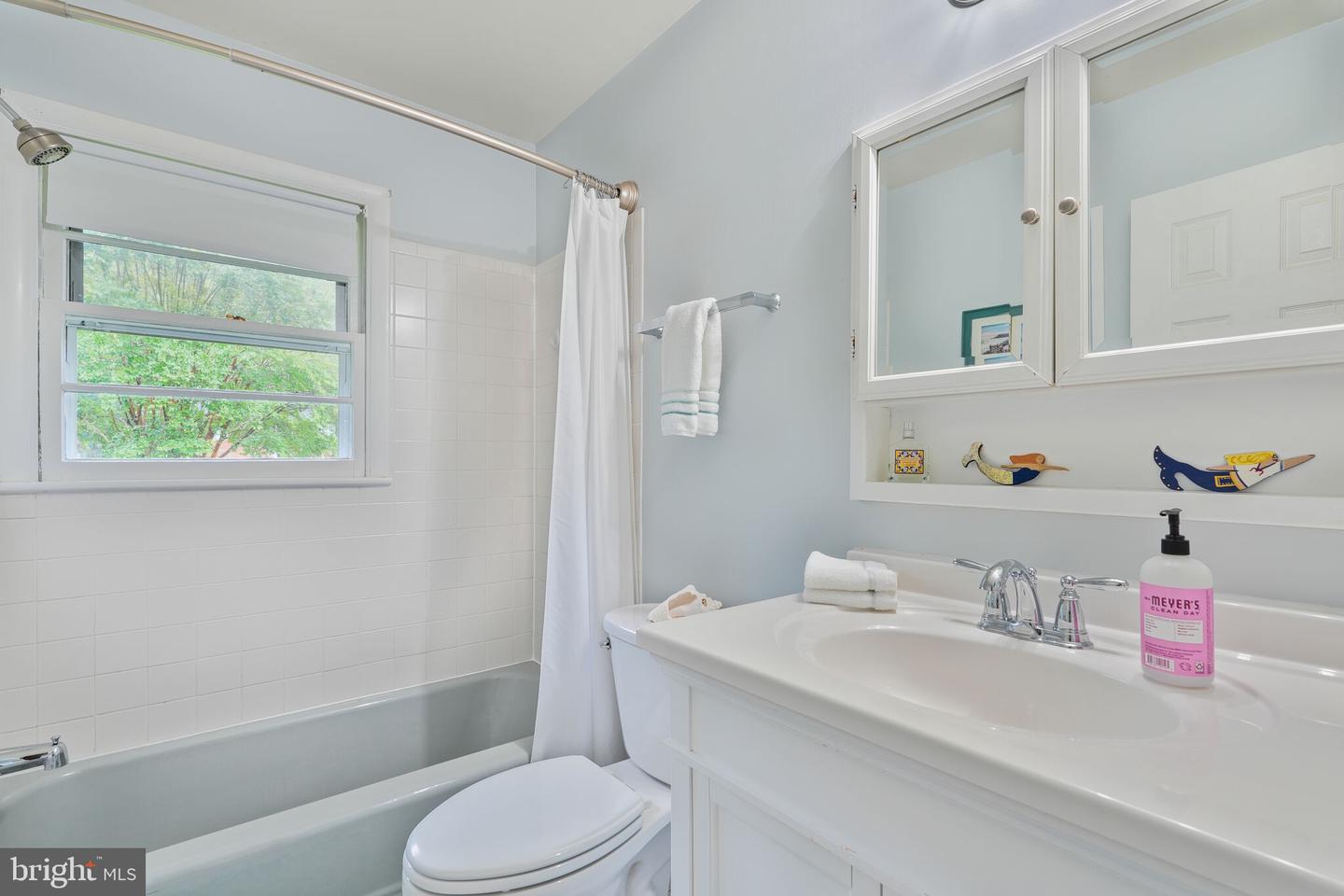9210 DELLWOOD DR, VIENNA, Virginia 22180, 4 Bedrooms Bedrooms, ,2 BathroomsBathrooms,Residential,For sale,9210 DELLWOOD DR,VAFX2238530 MLS # VAFX2238530