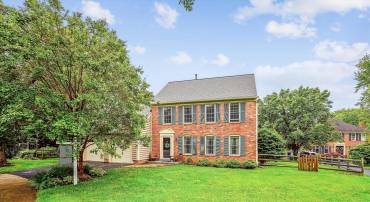 5427 RILIAN CT, BURKE, Virginia 22015, 4 Bedrooms Bedrooms, ,2 BathroomsBathrooms,Residential,For sale,5427 RILIAN CT,VAFX2221422 MLS # VAFX2221422