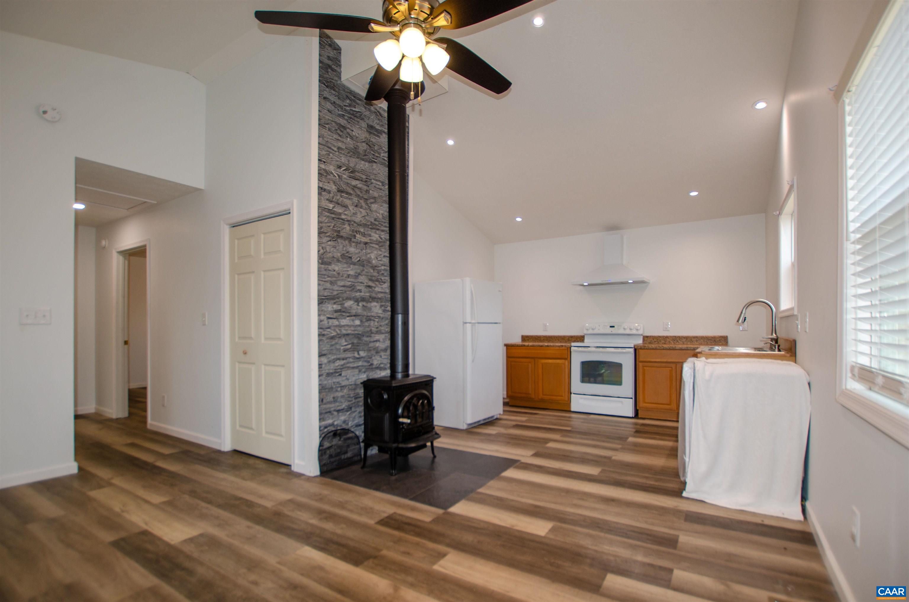 29 HORSESHOE MOUNTAIN RD, ROSELAND, Virginia 22967, 2 Bedrooms Bedrooms, ,2 BathroomsBathrooms,Residential,Like New Panoramic Mountain View Cottage Amazing L,29 HORSESHOE MOUNTAIN RD,661841 MLS # 661841