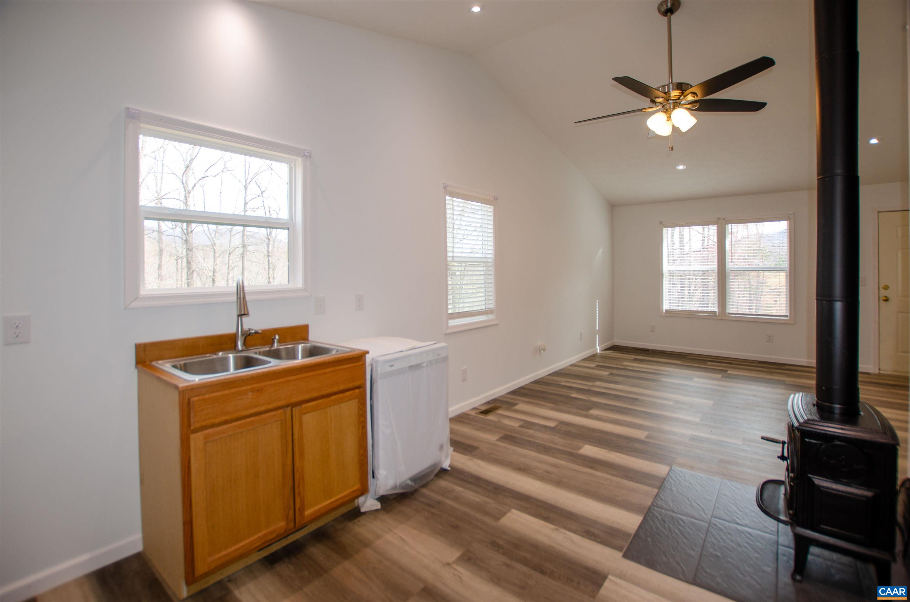 29 HORSESHOE MOUNTAIN RD, ROSELAND, Virginia 22967, 2 Bedrooms Bedrooms, ,2 BathroomsBathrooms,Residential,Like New Panoramic Mountain View Cottage Amazing L,29 HORSESHOE MOUNTAIN RD,661841 MLS # 661841