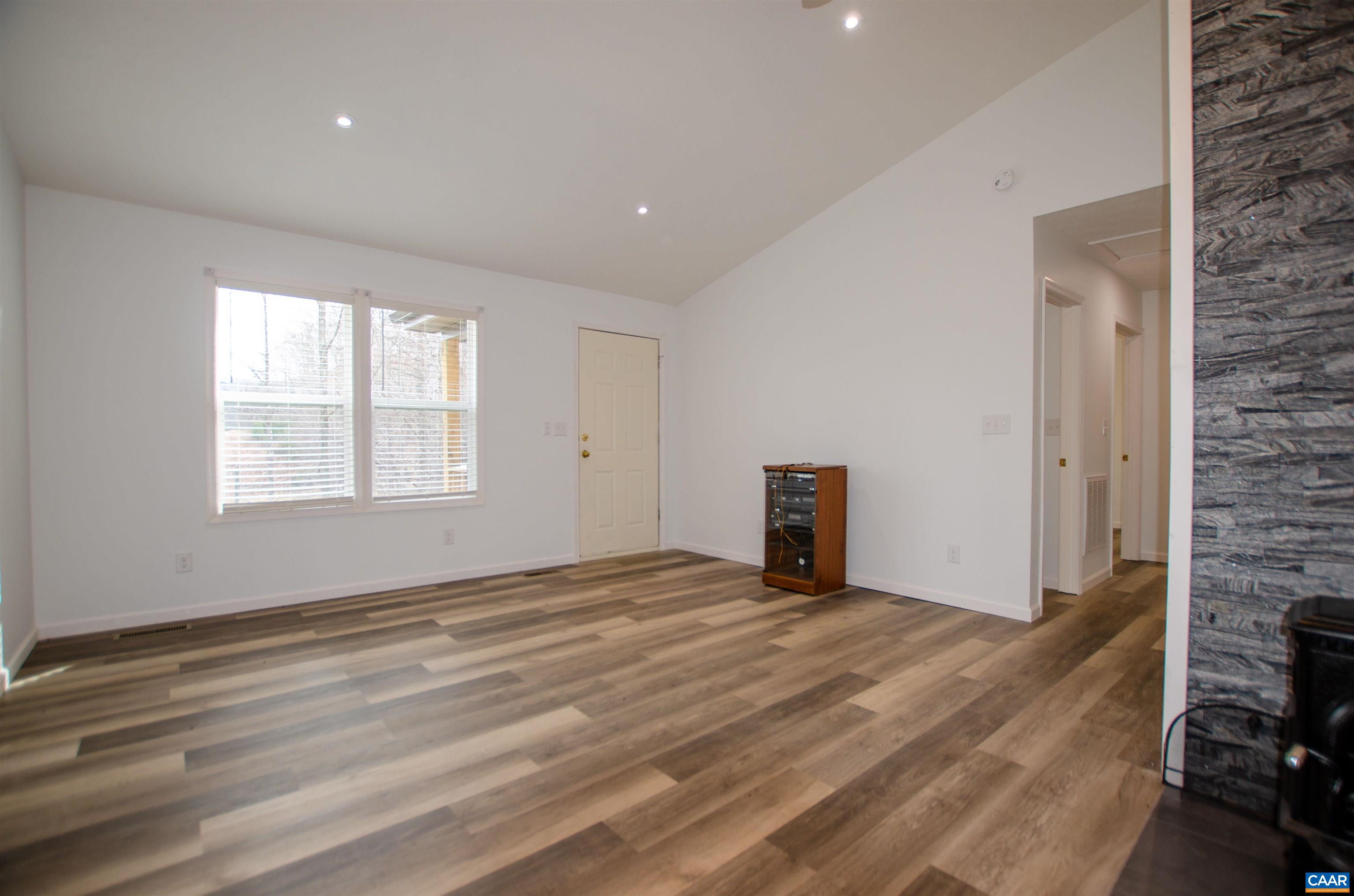 29 HORSESHOE MOUNTAIN RD, ROSELAND, Virginia 22967, 2 Bedrooms Bedrooms, ,2 BathroomsBathrooms,Residential,Like New Panoramic Mountain View Cottage Amazing L,29 HORSESHOE MOUNTAIN RD,661841 MLS # 661841