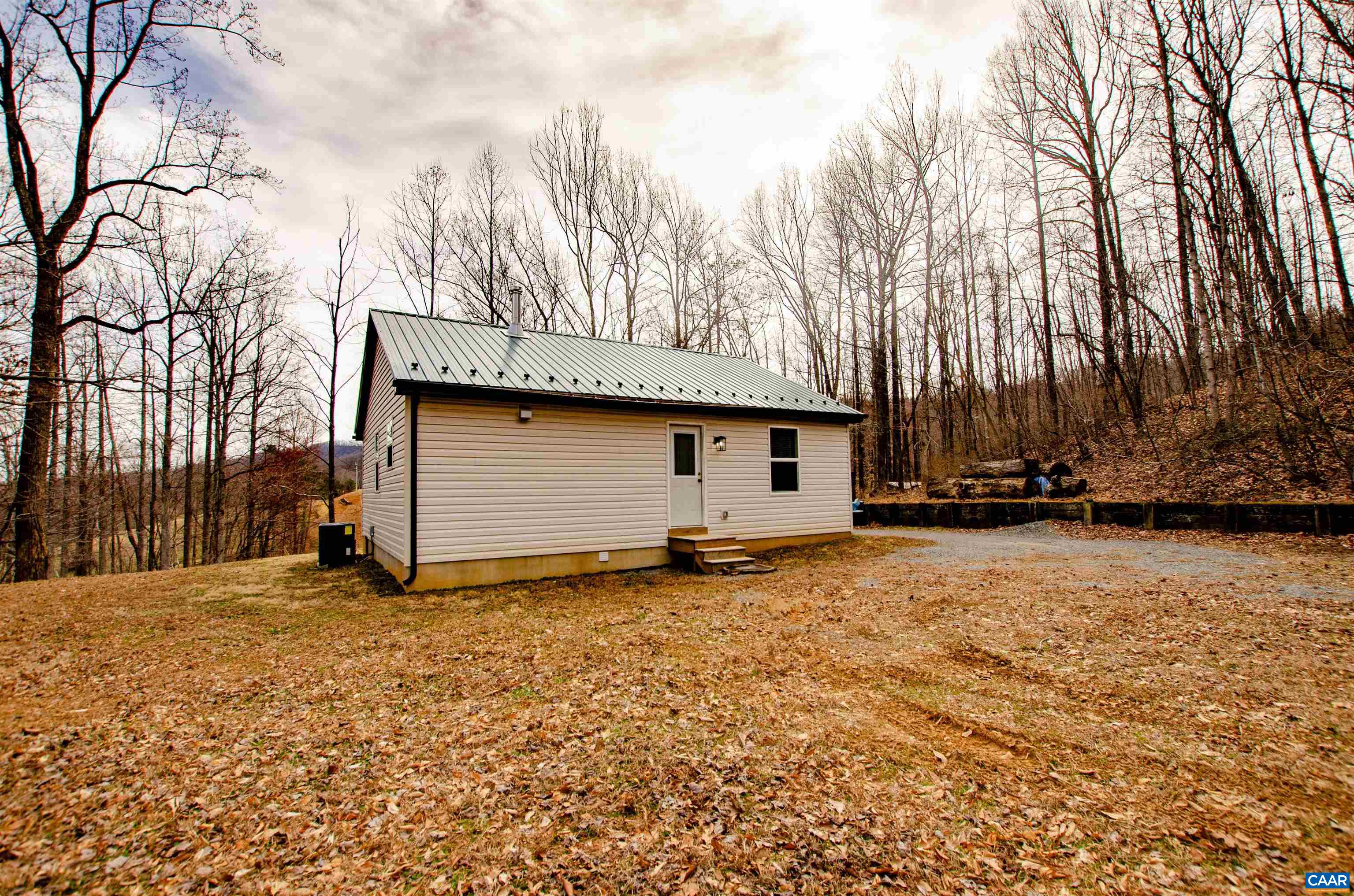 29 HORSESHOE MOUNTAIN RD, ROSELAND, Virginia 22967, 2 Bedrooms Bedrooms, ,2 BathroomsBathrooms,Residential,Like New Panoramic Mountain View Cottage Amazing L,29 HORSESHOE MOUNTAIN RD,661841 MLS # 661841