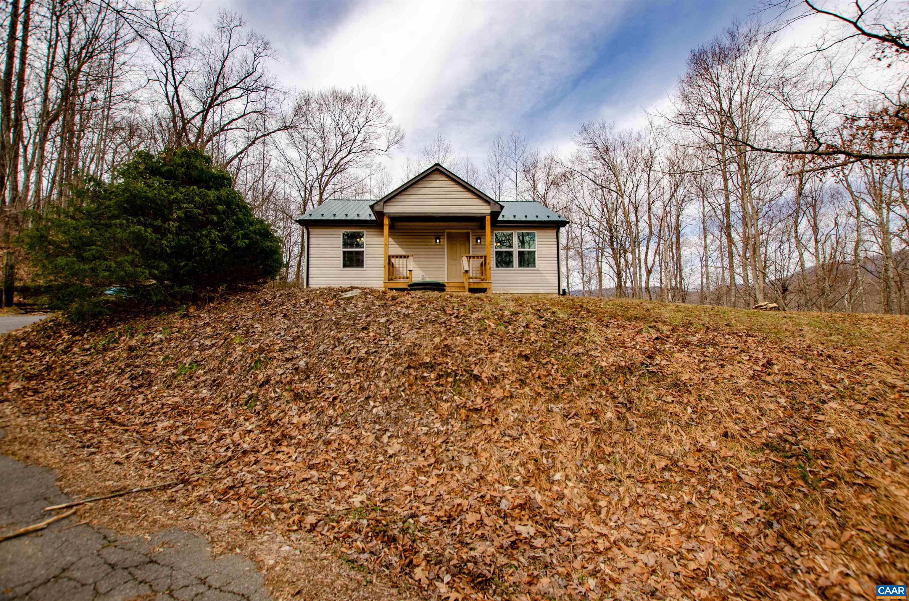 29 HORSESHOE MOUNTAIN RD, ROSELAND, Virginia 22967, 2 Bedrooms Bedrooms, ,2 BathroomsBathrooms,Residential,Like New Panoramic Mountain View Cottage Amazing L,29 HORSESHOE MOUNTAIN RD,661841 MLS # 661841