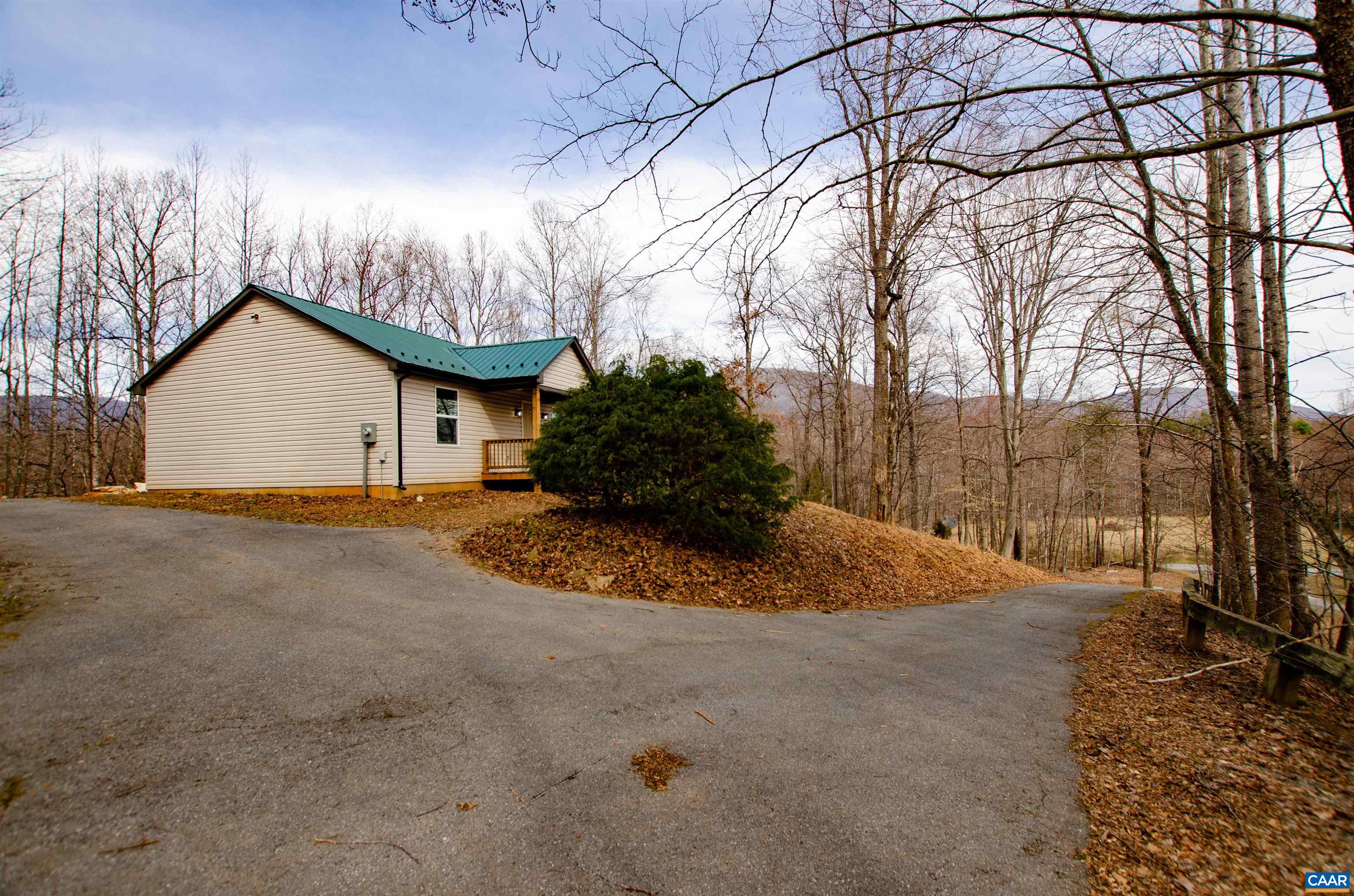 29 HORSESHOE MOUNTAIN RD, ROSELAND, Virginia 22967, 2 Bedrooms Bedrooms, ,2 BathroomsBathrooms,Residential,Like New Panoramic Mountain View Cottage Amazing L,29 HORSESHOE MOUNTAIN RD,661841 MLS # 661841