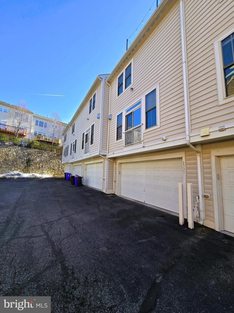 2537 S KENMORE CT, ARLINGTON, Virginia 22206, 3 Bedrooms Bedrooms, ,3 BathroomsBathrooms,Residential,For sale,2537 S KENMORE CT,VAAR2054740 MLS # VAAR2054740